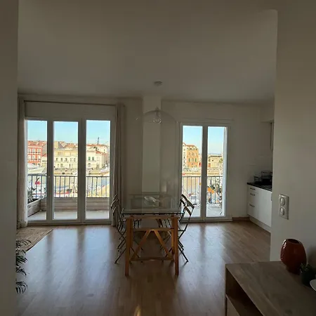 Charming With Canal Views Apartmán *