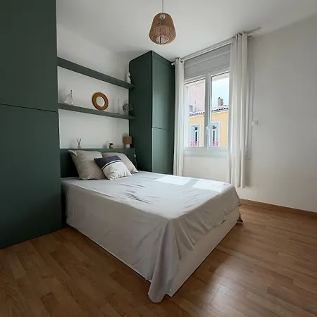 Charming With Canal Views